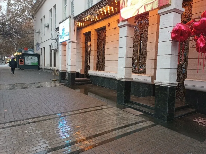 Teryan Street outside La Scala in the evening